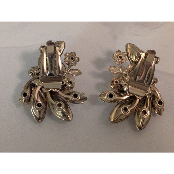 Vintage c1950s Unsigned Beau Jewels Pink Floral & Rhinestone Clip-On Earrings - Picture 6 of 8